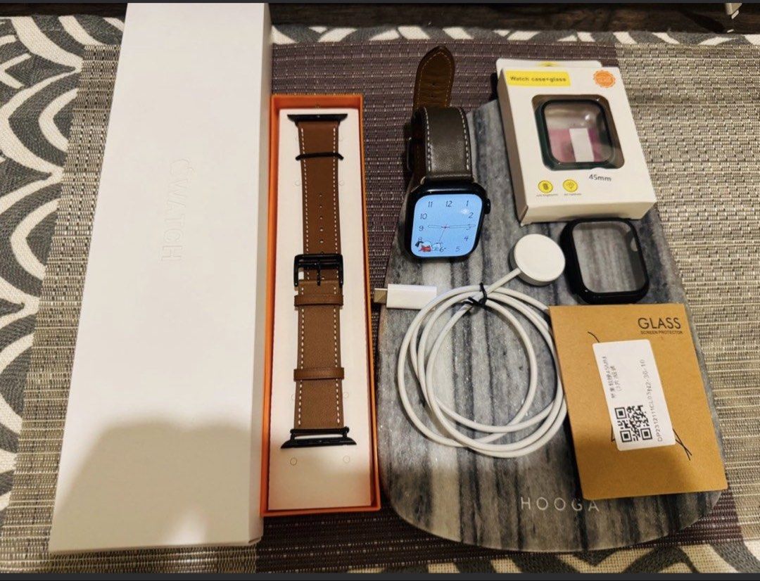 (3 bands)Apple Watch Series 8 (GPS) (Category: Wearables & Smart Watches) located in Makati City. Submitted by bb5966 (Listing ID 1449287254, Image 1). Description: **Makati pick up only Apple Watch Series 8 (GPS) 45mm black Battery health: 93% Including: 1)1*Used Leather band 2)New sport band 3)1*Used Official charge Cable (As photo) #Applewatch.