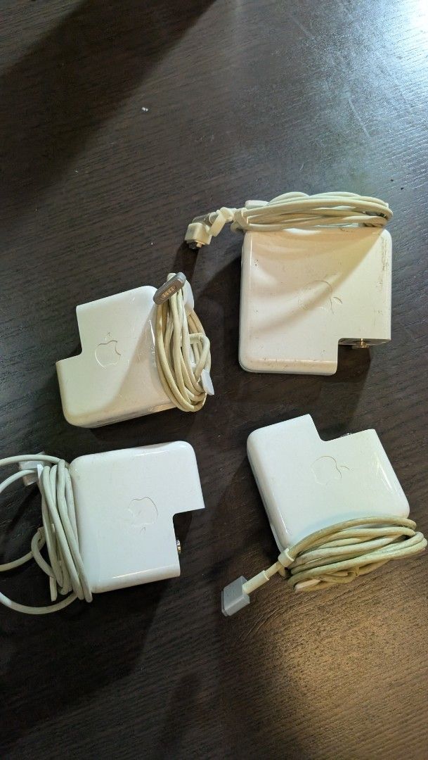 Bundle 4 x Apple MacBook Chargers
