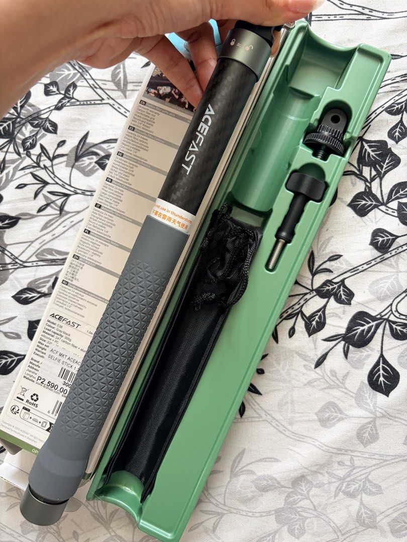 ACEFAST Telescopic Selfie Stick & Tripod (1.2m) (Category: Tripods & Monopods) located in Makati City. Submitted by lenyfelix (Listing ID 1449194556, Image 3). Description: ACEFAST Telescopic Selfie Stick & Tripod (1.2m) Capture stunning photos and videos with the ACEFAST Telescopic Selfie Stick. Made with a lightweight yet durable carbon fiber body, it’s perfect for travel, vlogging, content creation, and everyday photography. Compatible with sm