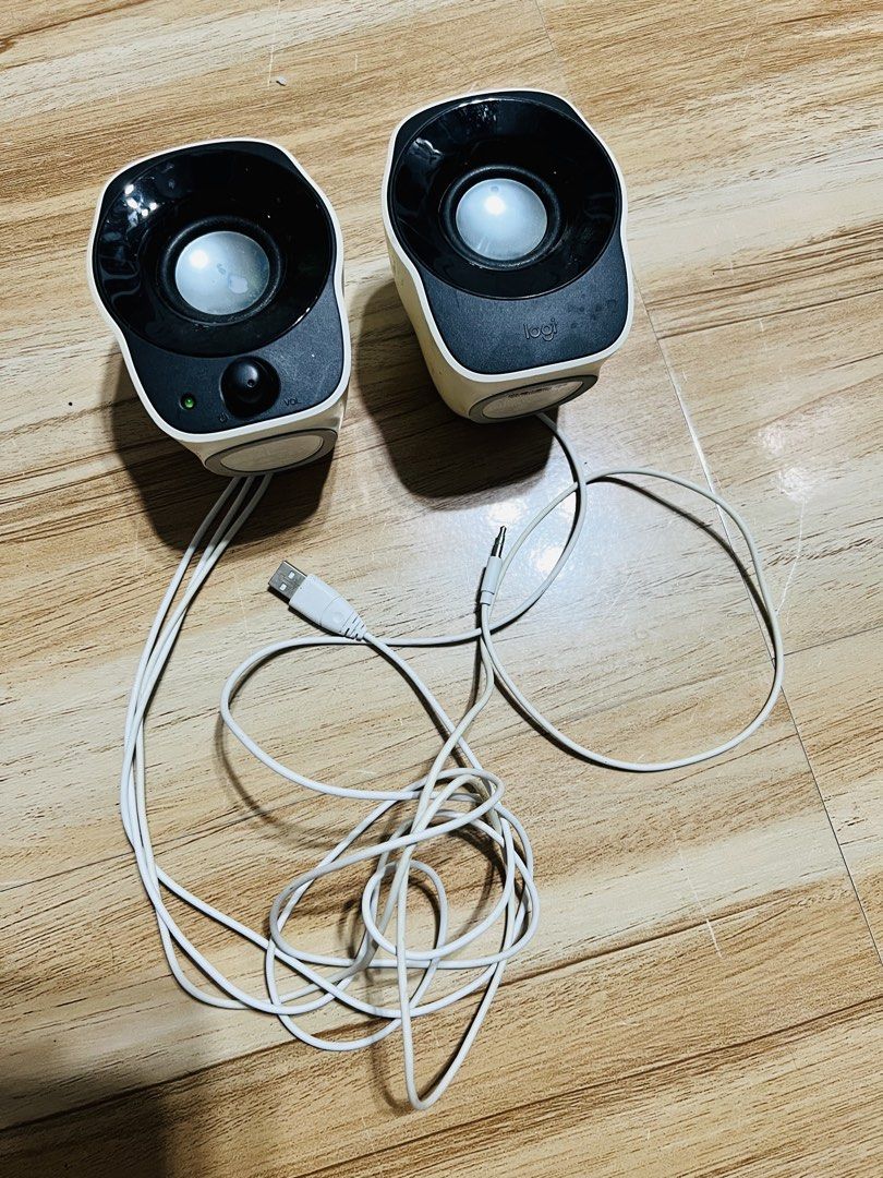 Affordable Logi USB speakers with integrated volume control 😍👌🏻 (Category: Soundbars, Speakers & Amplifiers) located in Malolos. Submitted by afford.japan (Listing ID 1449143363, Image 2). Description: Affordable Logi USB speakers with integrated volume control 😍👌🏻.