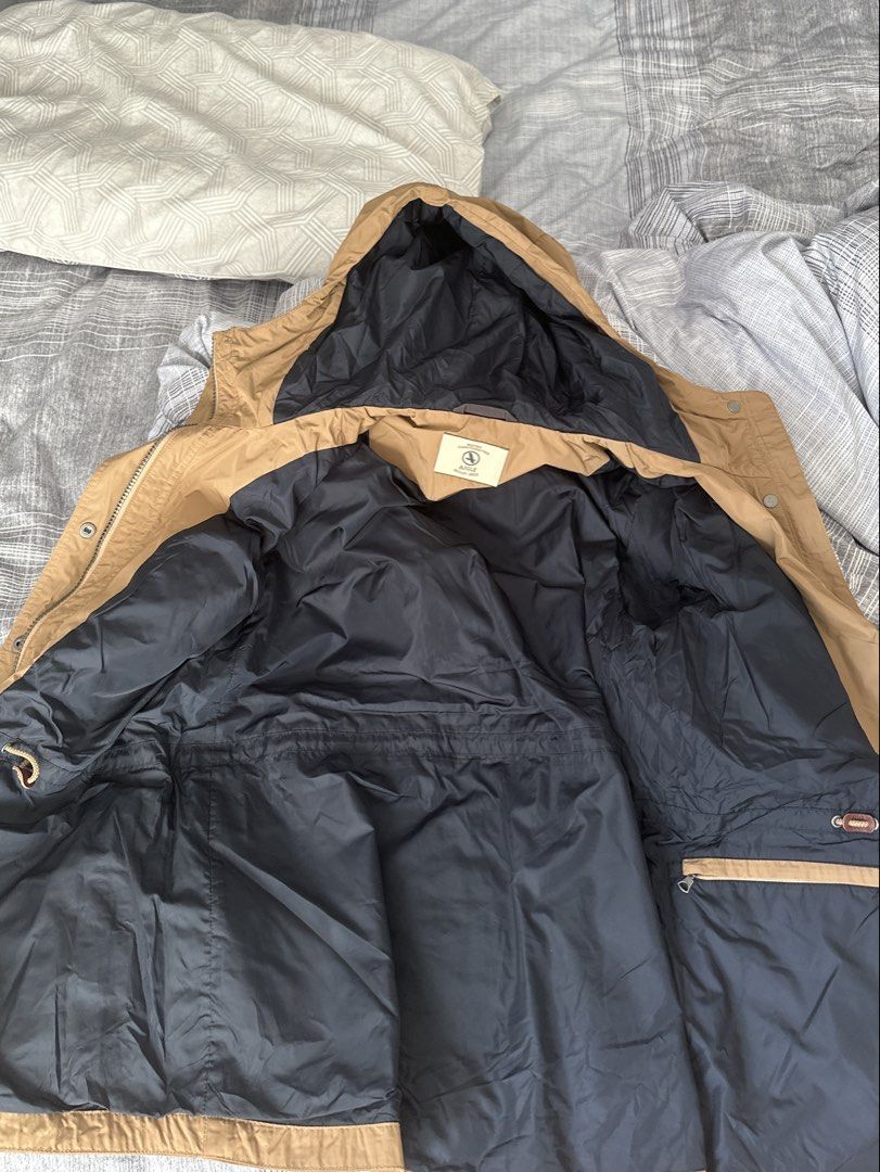 AIGLE MAITRE CAOUTCHOUTIER JACKET （分類：外套及戶外衣服）位於 Hong Kong。 由 happy.shoppinghk 提交（商品編號 1449199434，圖片 3）。簡介： LENGTH : 66.5 CM WIDTH : 55 CM。