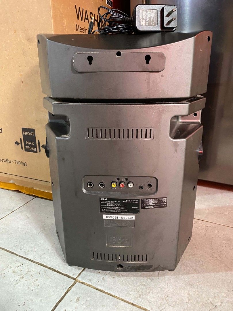 Akai KS800 Bluetooth Speaker Karaoke System (Category: Soundbars, Speakers & Amplifiers) located in Valenzuela. Submitted by jingjingcf (Listing ID 1449158055, Image 2). Description: For sale Akai KS800-BT Karaoke System ₱800 na lang Issue: - hindi malakasan volume - hindi nababasa cd - medyo mahirap pindutin power button pero bumubukas naman no box, no inclusions pagawa niyo na lang loc: valenzuela city.