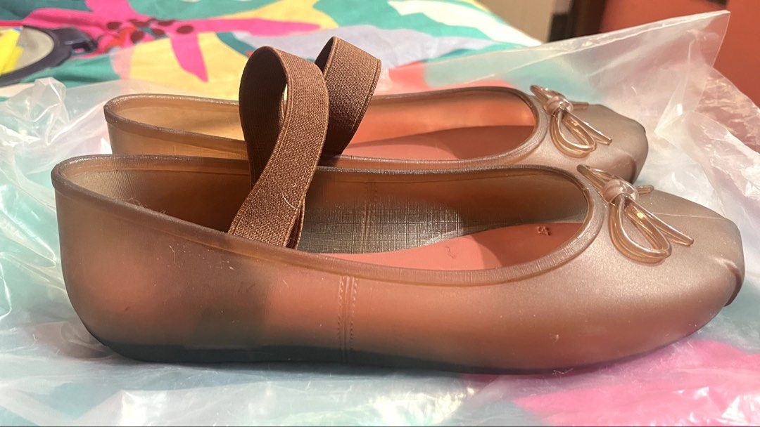 Alberto Jelly Shoes (Category: Shoe inserts) located in Manila. Submitted by dannnaaa_r (Listing ID 1449170247, Image 2). Description: Used once- Malaki sa akin 🤦🏽‍♀️.