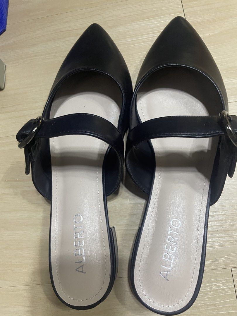 ALBERTO SANDALS (Category: Flats & Sandals) located in Quezon City. Submitted by caddy0626 (Listing ID 1449175147, Image 3). Description: Size 39 Kasya din sa size 38 kasi patulis ung dulo . Isang beses lang ginamit sa event ..