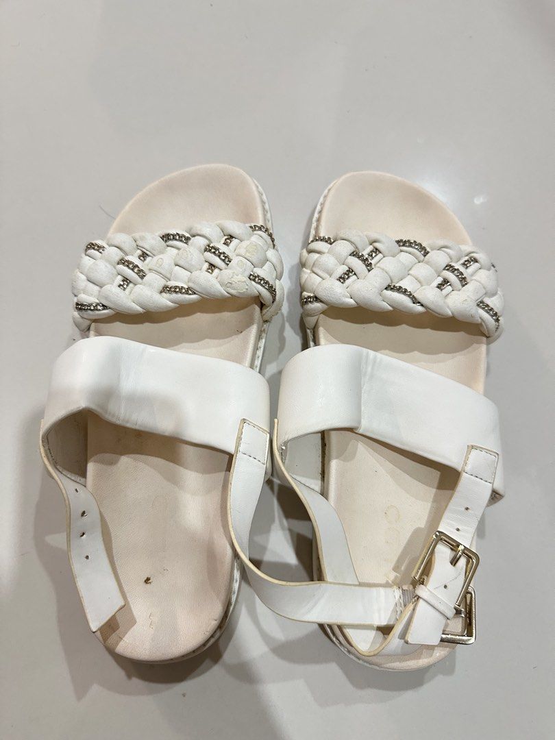 Aldo White Mandals (Category: Flats & Sandals) located in Caloocan City. Submitted by ai_declutter (Listing ID 1449198653, Image 2). Description: Size 7.