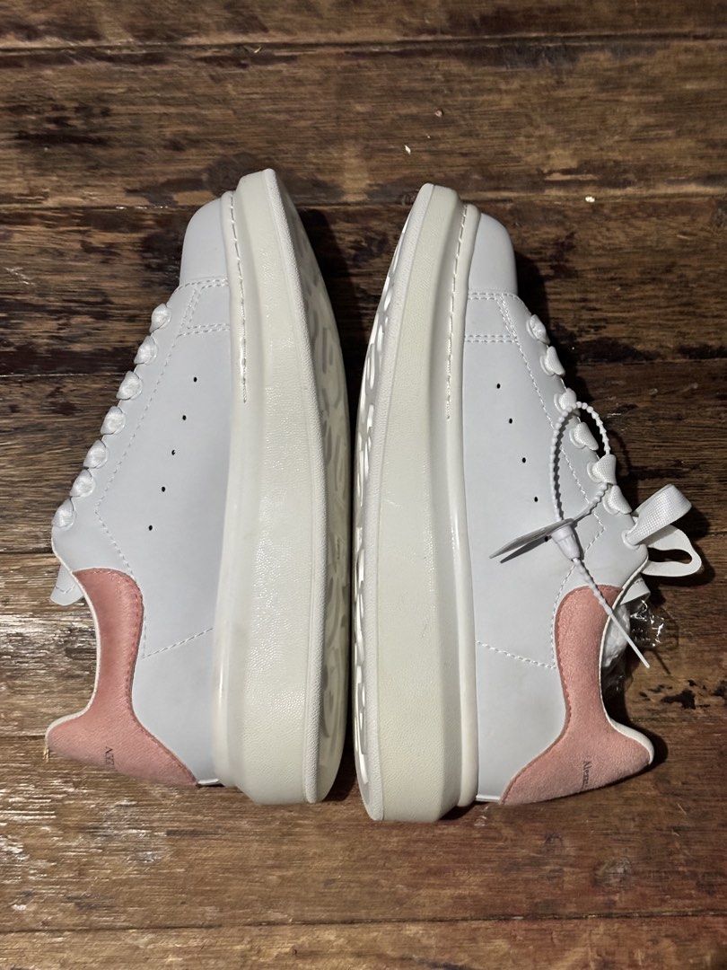 Alexander McQueen White Pink Suede Sneakers Size 39 (Category: Sneakers) located in Quezon City. Submitted by thirstydrifter (Listing ID 1449227549, Image 2). Description: - Authentic Alexander McQueen sneakers - Size: 39 - Color: White leather with pink suede heel detail - Closure: Lace-up - Condition: Clean and classic design, comes with original tags.