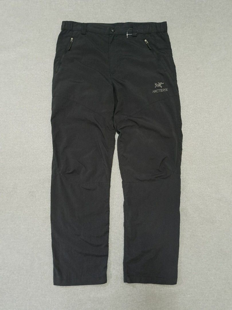 Arc' Teryx Nylon Pants (Category: Joggers) located in Taguig. Submitted by _theroom.ph (Listing ID 1449143323, Image 1). Description: Arc' Teryx Nylon Pants Size Medium Fits 34 Length : 40 Leg Opening : 8 Inches (Made In Canada) 850 + Shipping Fee Taguig City Loc 📥📥.