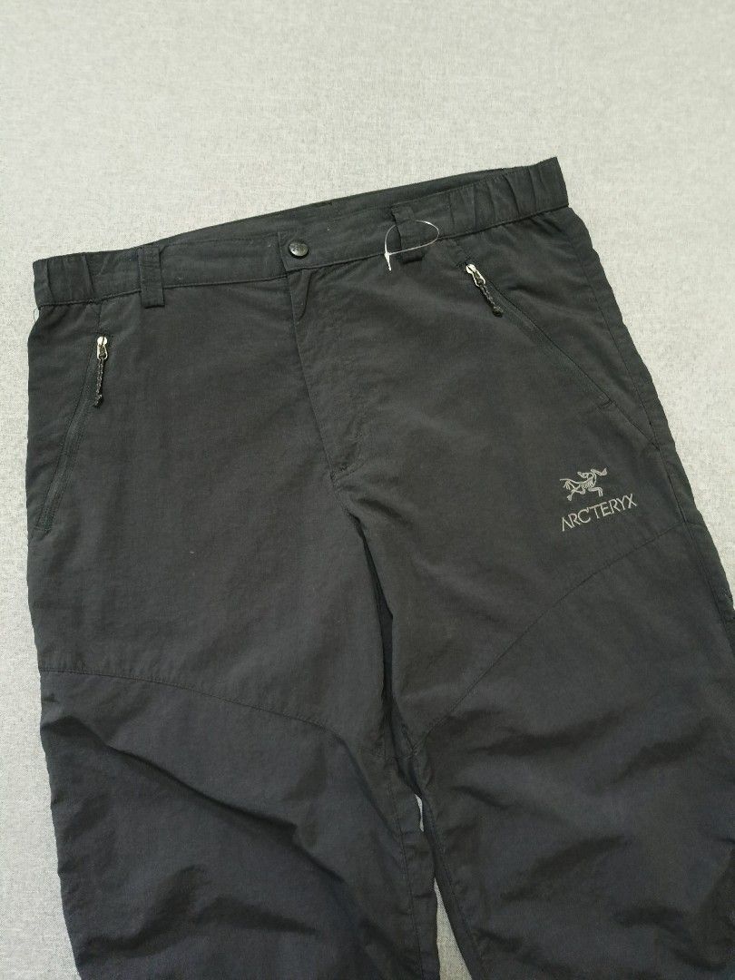 Arc' Teryx Nylon Pants (Category: Joggers) located in Taguig. Submitted by _theroom.ph (Listing ID 1449143323, Image 3). Description: Arc' Teryx Nylon Pants Size Medium Fits 34 Length : 40 Leg Opening : 8 Inches (Made In Canada) 850 + Shipping Fee Taguig City Loc 📥📥.