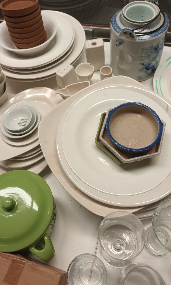 Assorted Kitchenware and Tableware Set507565483995975688