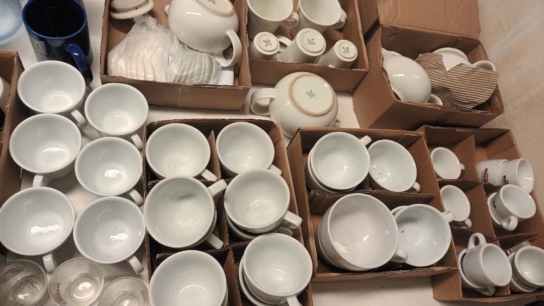 Assorted Kitchenware and Tableware Set507565483995975684