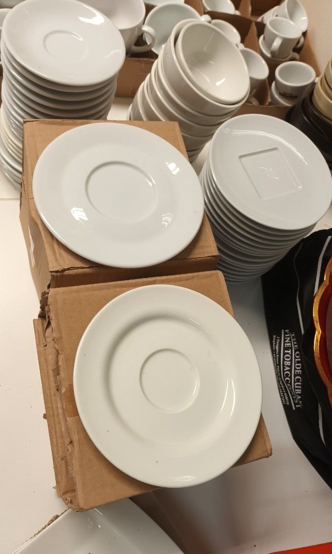Assorted Kitchenware and Tableware Set507565483995975682