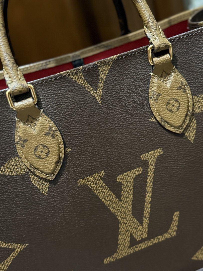 AUTHENTIC LV OTG MM (Category: Luxury Bags & Wallets) located in Manila. Submitted by reg08 (Listing ID 1449113496, Image 3). Description: .