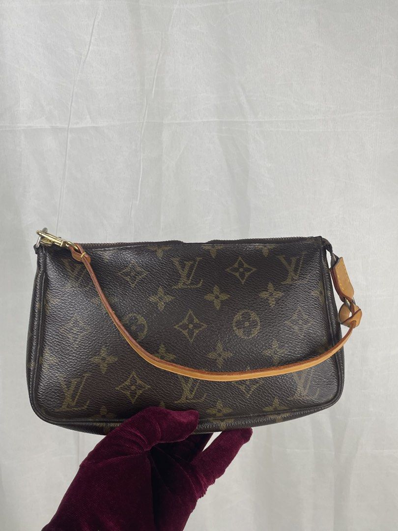 Authentic Pochette monogram (Category: Luxury Bags & Wallets) located in Navotas City. Submitted by luxprelovedph (Listing ID 1449136833, Image 2). Description: Replaced all Vachetta.