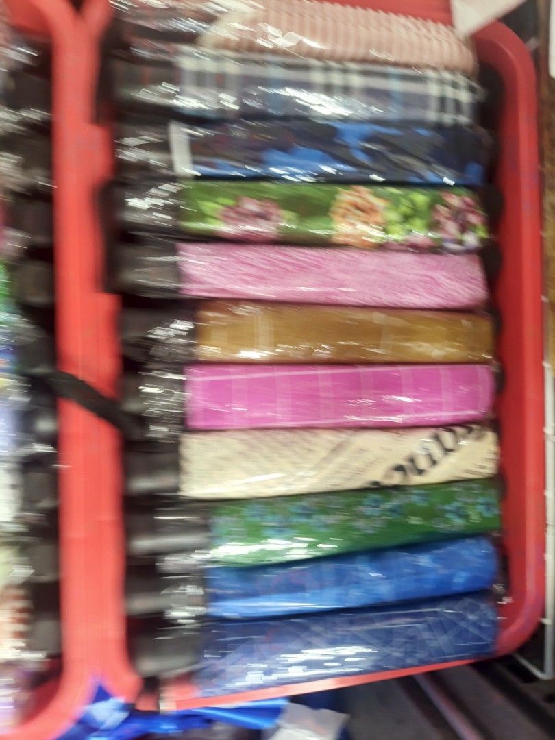 Automatic Umbrellas - Various Colors and Patterns (Category: Umbrellas) located in Manila. Submitted by jaemalda (Listing ID 1449305028, Image 2). Description: - Compact and portable foldable umbrellas - Available in solid colors: blue, green, red, yellow, white - Also available in patterned designs: plaid, floral - Ideal for everyday use and unexpected rain showers - Get yours today!.
