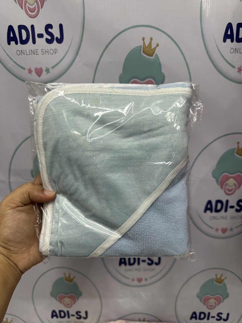 Baby Hooded Towel (Category: Other Baby Bathing & Changing Needs) located in Manila. Submitted by airacruz0048042 (Listing ID 1449244048, Image 2). Description: - Soft hooded towels for babies - Available in cute floral prints and solid pastel colors - Perfect for bath time or after swimming - Gentle on baby's skin - Comes in protective plastic packaging.