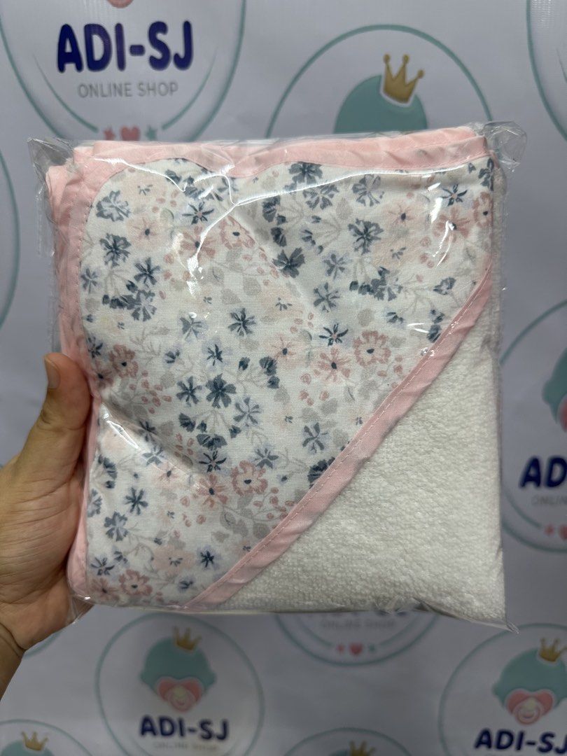 Baby Hooded Towel (Category: Other Baby Bathing & Changing Needs) located in Manila. Submitted by airacruz0048042 (Listing ID 1449244048, Image 3). Description: - Soft hooded towels for babies - Available in cute floral prints and solid pastel colors - Perfect for bath time or after swimming - Gentle on baby's skin - Comes in protective plastic packaging.