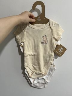 (Category: ) located in . Submitted by shopwithmeeeee (Listing ID 1449131992, Image 1). Description: .