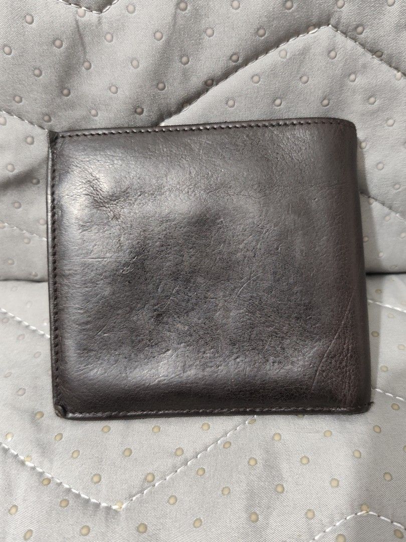 Bally Leather Bifold Wallet (Category: Luxury Bags & Wallets) located in Bulacan. Submitted by abejeroamy80846 (Listing ID 1449292503, Image 2). Description: - Genuine Bally brown leather bifold wallet - Iconic Bally stripe detail on the front corner - Ample card slots for all your essentials - Convenient coin pocket included - Perfect for daily use.