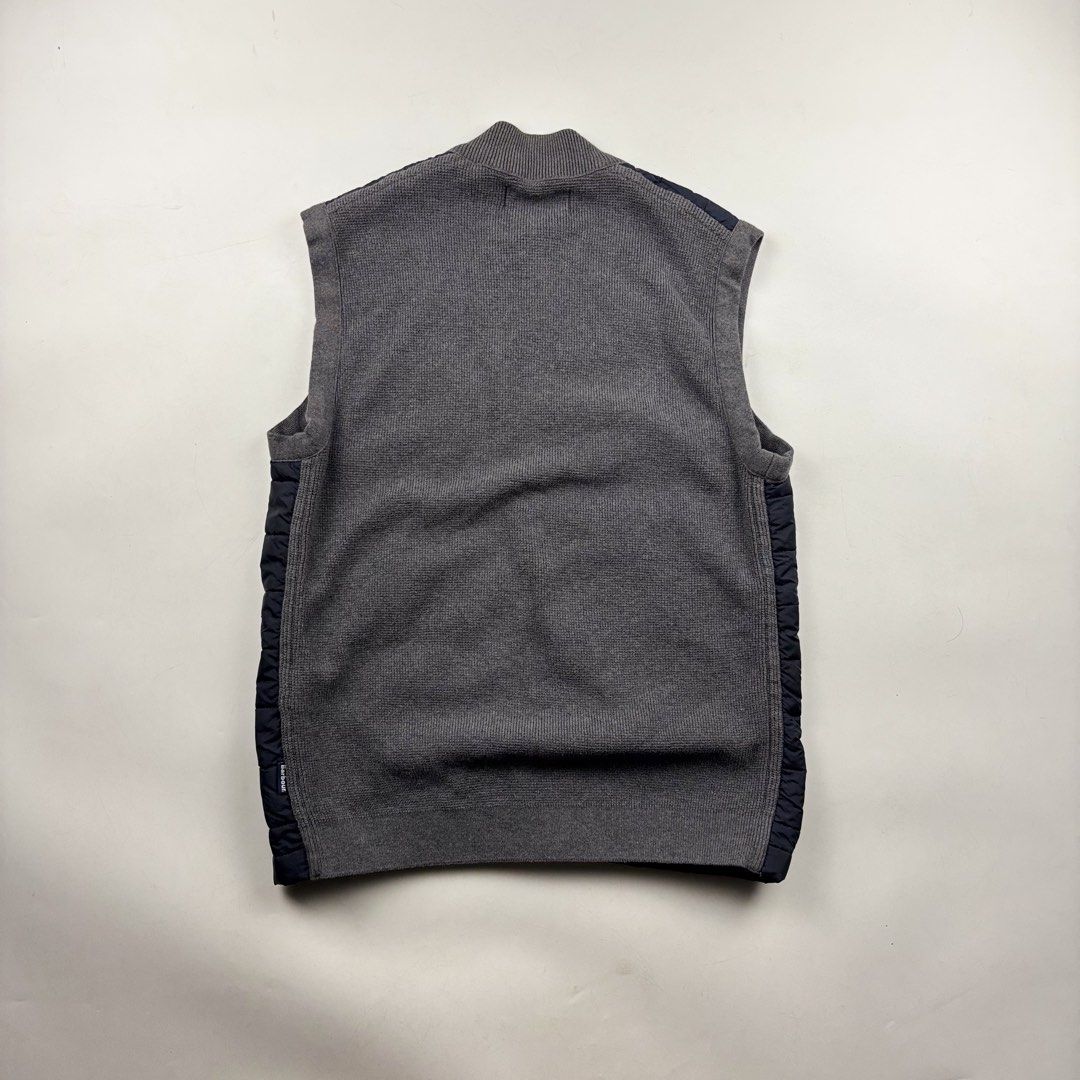 Barbour Essential Gilet Vest (Category: Coats, Jackets and Outerwear) located in Makati City. Submitted by ragrepository (Listing ID 1449326935, Image 3). Description: Barbour Essential Gilet Vest Tagged as Small Length-24” Pit to pit- 19.5” Sleeves- Shoulder- 15” Condition-9/10 Flaw- None .