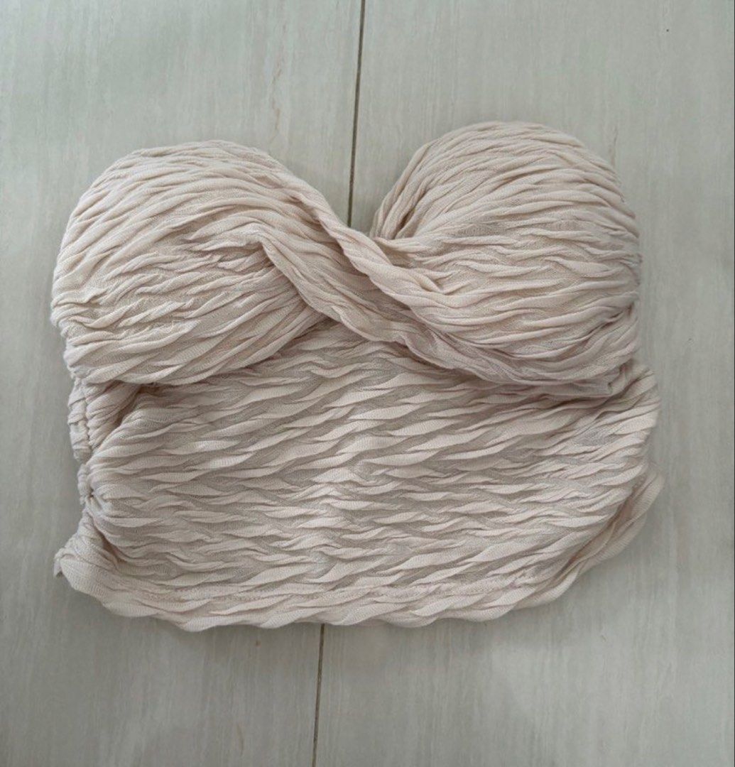 basic tops (Category: Other Tops) located in Singapore. Submitted by shop.miss.m (Listing ID 1449274747, Image 3). Description: $5 each all brand new 2nd and 3rd top are padded dm for more info/pics! other meetup locs can be discussed .