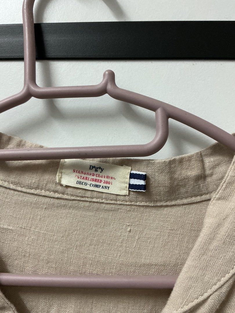 Beige blouse (Category: Blouses) located in Kulim. Submitted by nrlafqahmr (Listing ID 1449207940, Image 2). Description: Beige Blouse (Fits S–M) ✨ Condition: 9/10, masih cantik dan dijaga dengan baik. 👚 Fits: Size S–M 🎨 Colour: Beige.
