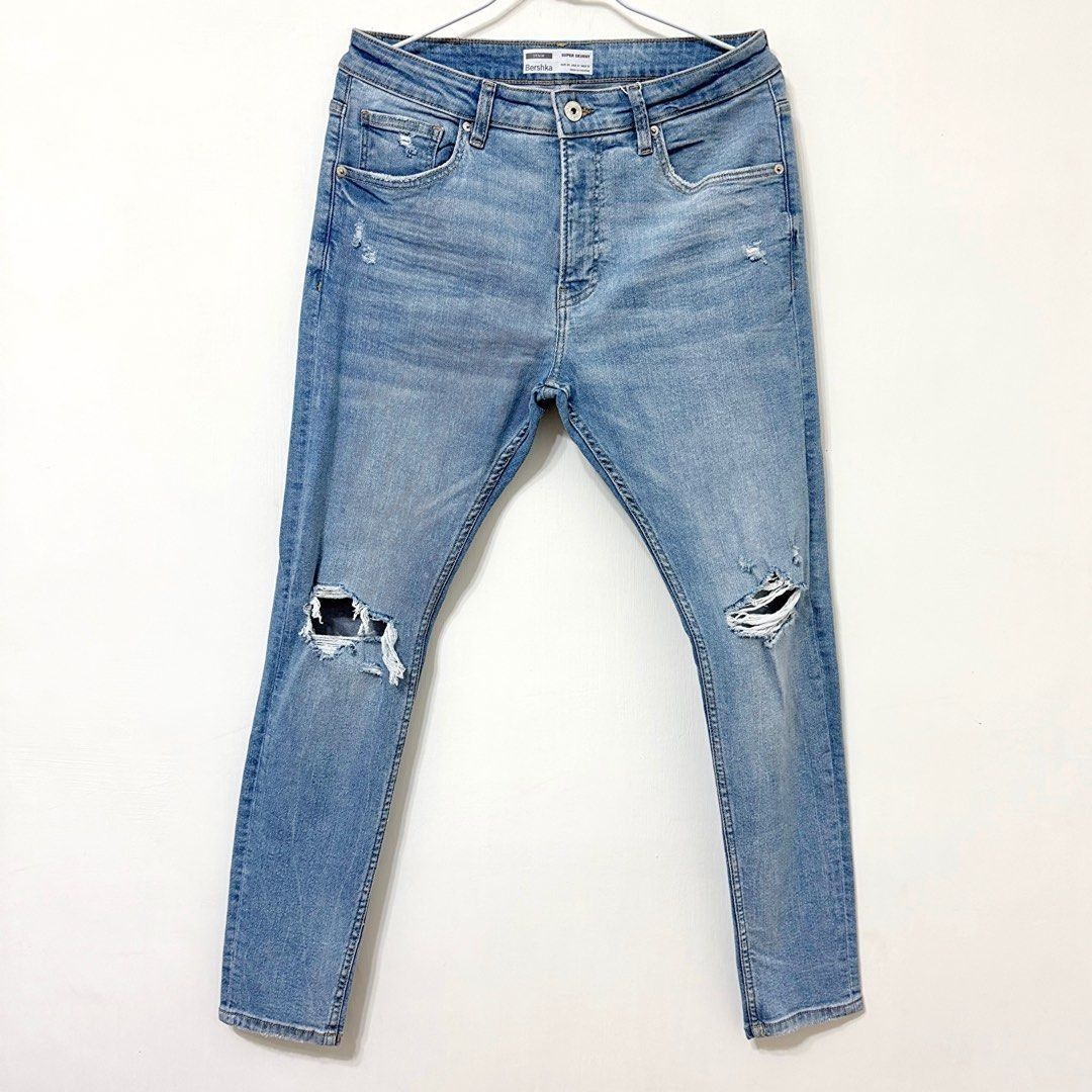 由 _onknow (刊登 ID 1449155516，圖片 1) 提交，位於 台北市 (Taipei) 的 BERSHKA SUPER SKINNY DENIM JEANS 水洗 刷色 破壞 單寧 牛仔褲 長褲 褲子 基本款 休閒 舒適 雅痞 鬚鬚 剪裁 窄版 緊身 素面 男版 藍色 40號 0316/211/428/40 PNT-M TP0_2607 TP0_26 (類別：牛仔褲)，說明：二手 BERSHKA 顏色：藍色 尺寸：40號 型號：0316/211/428/40 ＊商品狀況如圖示實體拍攝 ＊下單售出後將不另行退換。