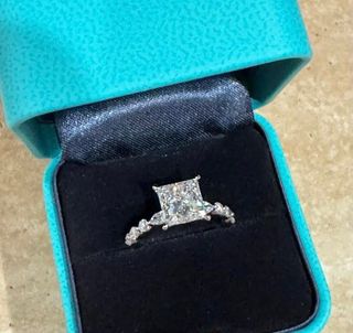 (Category: ) located in . Submitted by loveluxejewel.sg (Listing ID 1448952701, Image 1). Description: .