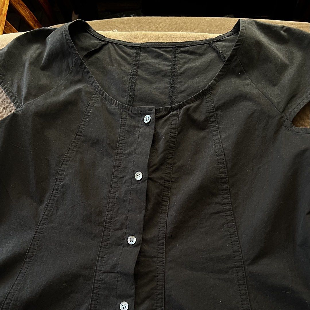 Black baby doll office top (Category: Blouses) located in Makati City. Submitted by monu__ (Listing ID 1449170667, Image 3). Description: Babydoll office top Size: M-L Sewn in a way that is cinched at the waist Very flattering fit Very airy, lightweight fabric, but NOT see thru Love how the fabric feels on my skin Dents in fabric, not very noticeable (see last 2 photos).