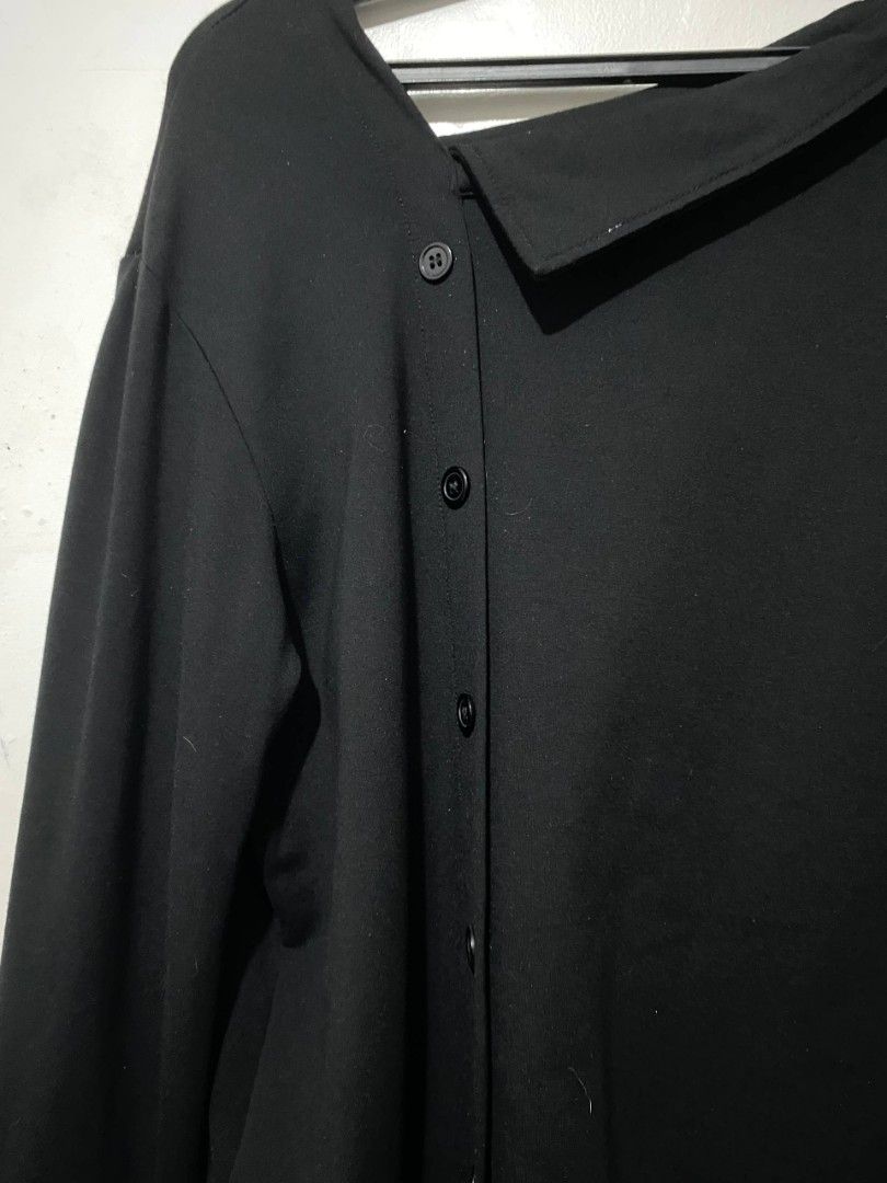 Black Long Sleeve Shirt with Unique Collar (Category: Coats, Jackets and Outerwear) located in Quezon City. Submitted by lilive (Listing ID 1449291702, Image 2). Description: - size small - medium - thick - good for corporate outfits mop: gcash, Maya mod: jnt, lalamove loc: QC.