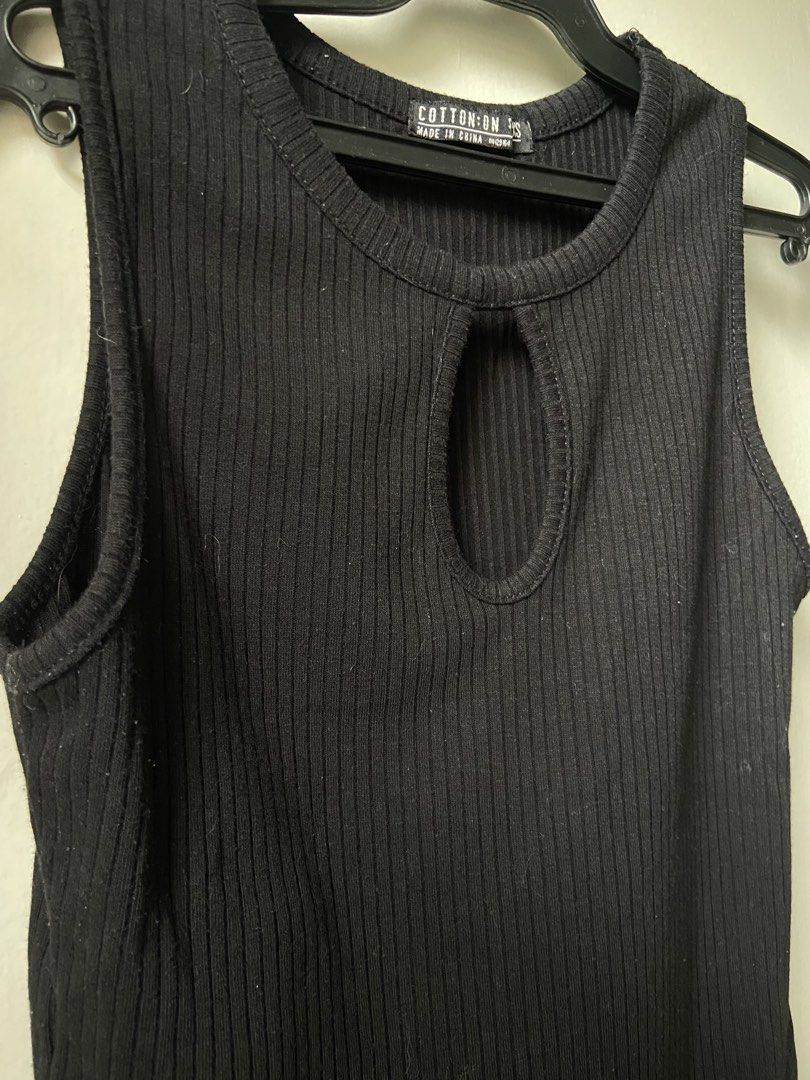 Black Ribbed Keyhole Tank Top (Category: Sleeveless) located in Manila. Submitted by cosmic.ph (Listing ID 1449204362, Image 3). Description: Cotton On Black Ribbed Keyhole Tank Top Stretchy fabric! Size XS but can go up to S Very simple and versatile, never worn! DM for more info!! <3 .