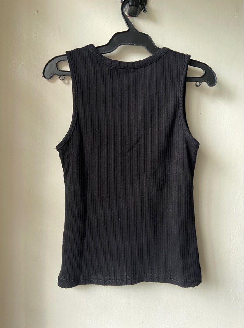 Black Ribbed Keyhole Tank Top (Category: Sleeveless) located in Manila. Submitted by cosmic.ph (Listing ID 1449204362, Image 2). Description: Cotton On Black Ribbed Keyhole Tank Top Stretchy fabric! Size XS but can go up to S Very simple and versatile, never worn! DM for more info!! <3 .