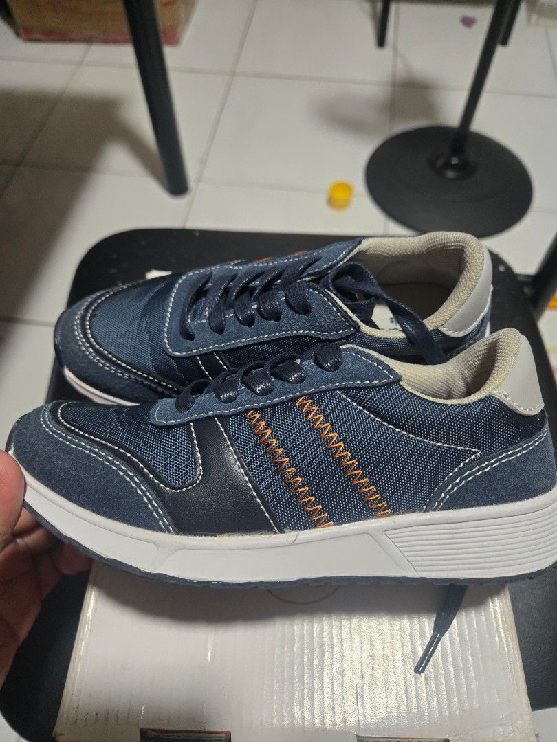 Blue camp toddler shoes (Category: Babies & Kids Fashion) located in Bacoor. Submitted by mishindeclutter (Listing ID 1449165583, Image 2). Description: no box bought at METRO mall Alabang.