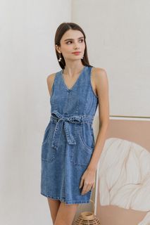 (Category: ) located in . Submitted by wardrobemirror (Listing ID 1449220199, Image 1). Description: .
