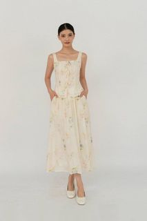 (Category: ) located in . Submitted by clearmywardrobeplssssss (Listing ID 1449281043, Image 1). Description: .