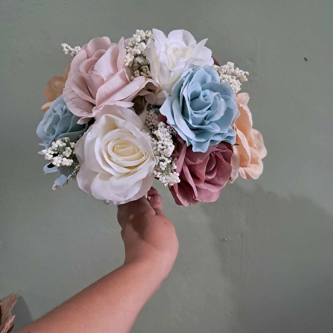 Bridal Bouquet (Category: Flowers & Bouquets) located in Cebu City. Submitted by heyseapancake (Listing ID 1449238140, Image 1). Description: Bridal Bouquet Made of Silk From Flourish and Blossoms Used once on my wedding.