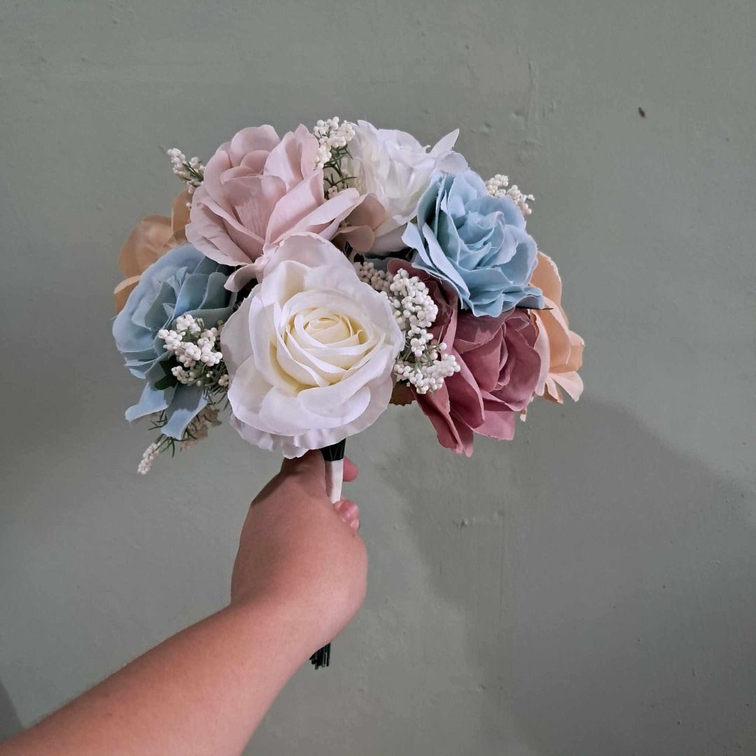 Bridal Bouquet (Category: Flowers & Bouquets) located in Cebu City. Submitted by heyseapancake (Listing ID 1449238140, Image 2). Description: Bridal Bouquet Made of Silk From Flourish and Blossoms Used once on my wedding.