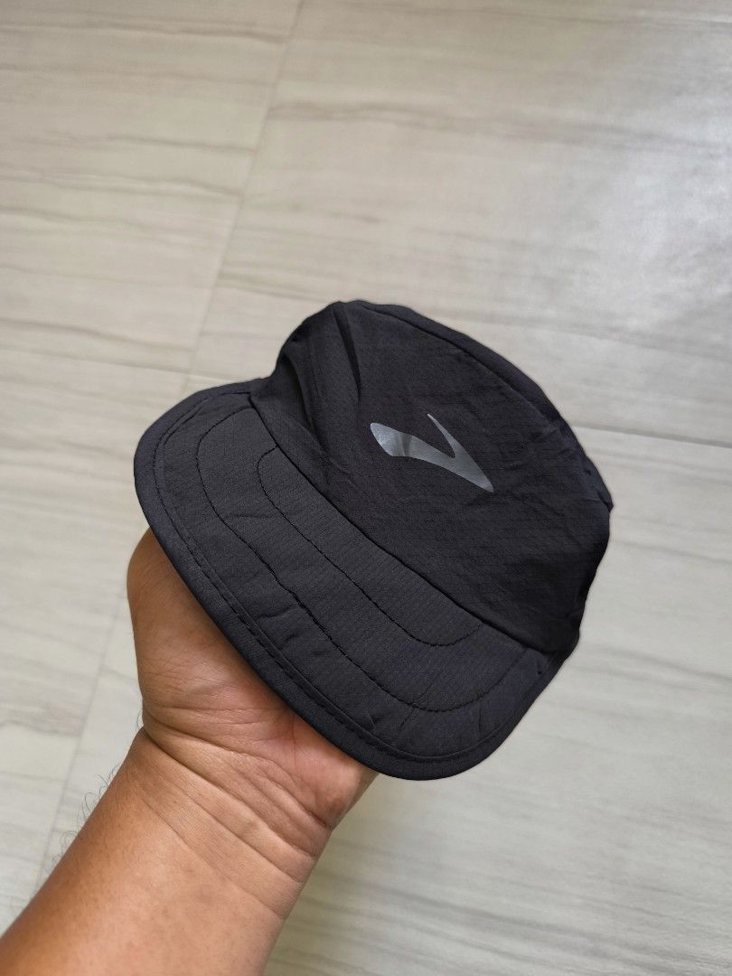 Brooks Running Cap Black Lightweight Packable (Category: Caps & Hats) located in Talisay. Submitted by jppppppppp (Listing ID 1449234658, Image 2). Description: Brooks Running Cap Packable Soft Brim Light Weight Medium-Large Fit (Cut Tag) Excellent Condition 5️⃣9️⃣0️⃣+SF 09472849954.