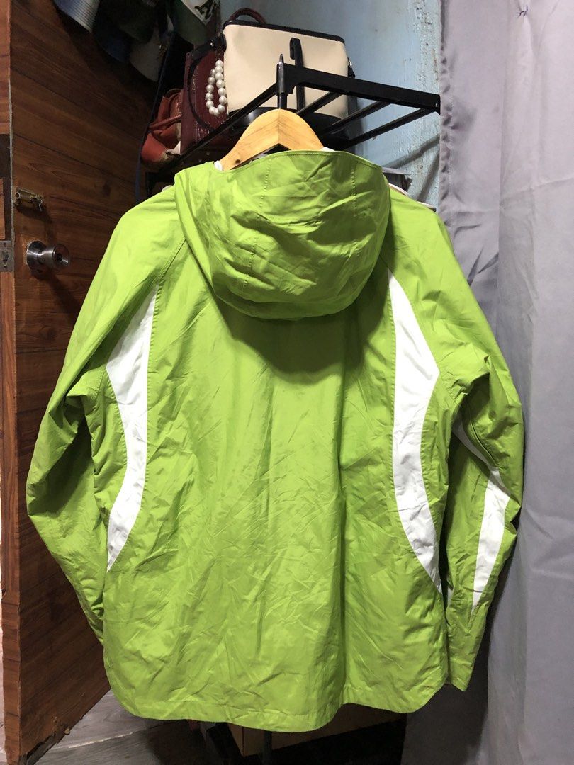C0LUMBIA TITANIUM OMNI TECH WATER PROOF/BREATHABLE (Category: Activewear) located in Manila. Submitted by triptothrift7 (Listing ID 1449279396, Image 3). Description: pm me for fast transaction! C0LUMBIA TITANIUM OMNI TECH WATER PROOF/BREATHABLE for only 1500 size medium width 22 x 27 length have pockets front & inside no issue excellent condition color rate 9/10 authentic legit mode of payment gcash or palawan location Biñan laguna.