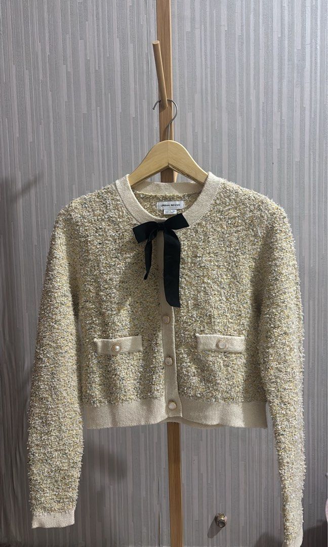 cardigan tweed zara maje urban revivo (Kategori: Baju Luaran) berada di Medan. Dikirim oleh garagesalemdn (ID iklan 1449312435, Gambar 3). Deskripsi: bust 90 length 47 no deffect super cakeeep.
