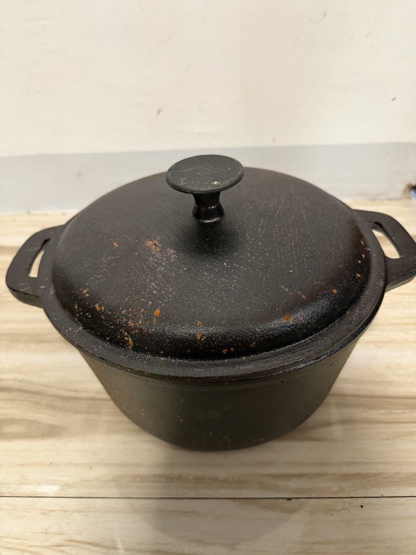 Cast Iron Pot (Category: Cookware & Accessories) located in Tanza. Submitted by iahcruz (Listing ID 1449149526, Image 1). Description: Never used cast iron pot. Kept in stock and became rusty. .