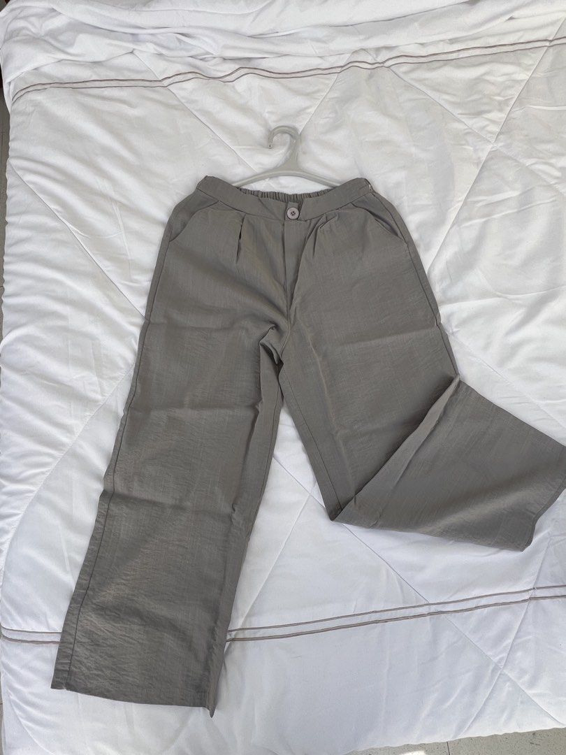 Celana ke Kantor (Kategori: Bawahan) berada di Denpasar. Dikirim oleh wearpreloved_bali (ID iklan 1449192834, Gambar 2). Deskripsi: Model 3/4 cocok buat di pake ngantor, atau hanya untuk casual wear .