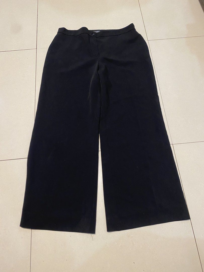 Chanel Pants (Category: Luxury Apparel) located in Manila. Submitted by aytem_random (Listing ID 1449318771, Image 1). Description: J&T courier or Lalamove Loc manila Pm for more Details.