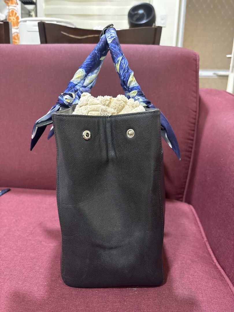 Chanel Pre-owned 2015 Executive Cerf Tote Bag (Category: Luxury Bags & Wallets) located in Pasig City. Submitted by dyclutterwithme (Listing ID 1426538294, Image 2). Description: Japan-bought, please self-authenticate thru photos provided. Lots of pockets and can fit a 14-15inch laptop. 🌸 Trendy right now with Chanel re-releasing Cerf Totes this 2026! Note: No certificate of authenticity. If in doubt, please don’t buy. Enjoying it as part of my 
