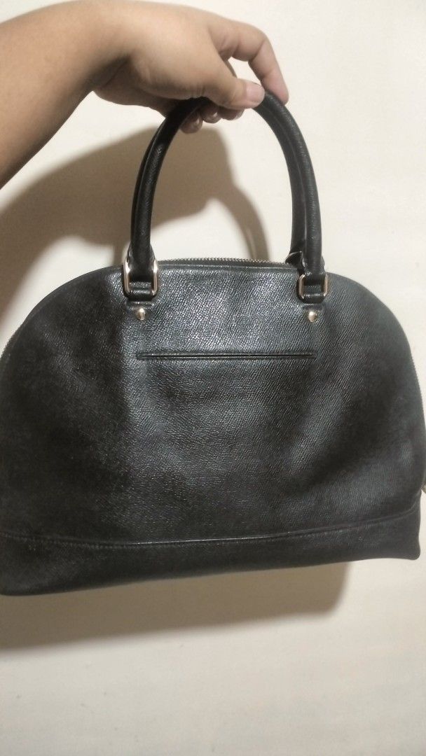 Coach Black Leather Dome Satchel Handbag (Category: Luxury Bags & Wallets) located in Quezon City. Submitted by borresashl49573 (Listing ID 1449264480, Image 2). Description: - Authentic black Coach satchel ♥️ - Crafted from durable textured leather 😍 - Elegant dome shape with comfortable double handles - Secure zipper closure to keep your belongings safe - Proudly made in the Philippines - Ideal size for everyday use.