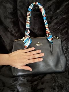 (Category: ) located in . Submitted by kgemsluxuryboutique (Listing ID 1449127004, Image 1). Description: .
