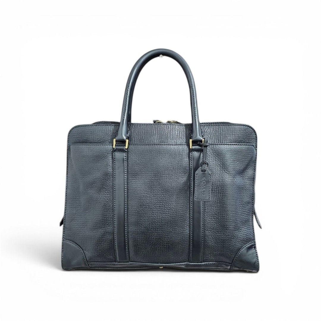 Coach Grain Leather Crosby Slim Briefcase (Category: Briefcases) located in Manila. Submitted by shio_gray (Listing ID 1449145267, Image 1). Description: Authentic H 12 x W 16 x D 3 inches.