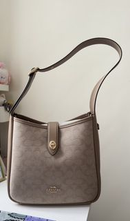 (Category: ) located in . Submitted by preloved.iah (Listing ID 1449194581, Image 1). Description: .