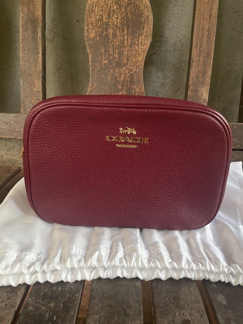 Coach jamie camera bag (Category: Cross-body Bags) located in Davao. Submitted by mj_designervintagecurator (Listing ID 1449185235, Image 1). Description: 📌Brand new, pabenta lang for emergency need.. authentic from US purchased 📌no low baler pls.