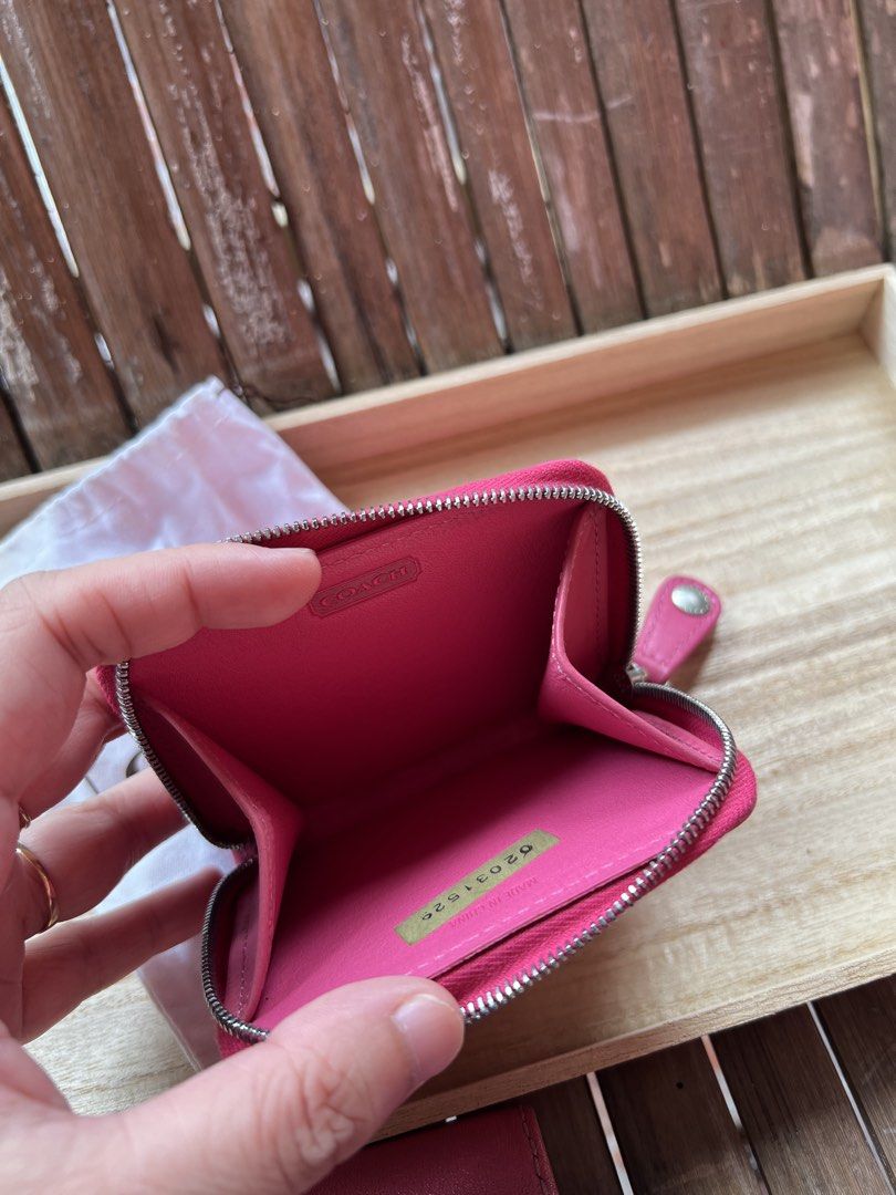 Coach vintage coinpurse (Category: Luxury Bags & Wallets) located in Cabanatuan. Submitted by cristalyngonzales (Listing ID 1449219706, Image 2). Description: w dustbag no issue di kasya card.