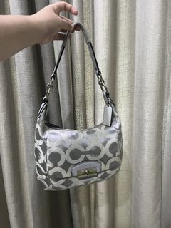 (Category: ) located in . Submitted by shopwithliyaa (Listing ID 1449260306, Image 1). Description: .